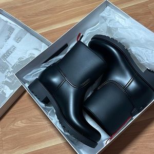 BRAND NEW MONCLER SHORT RAINBOOTS SIZE 39 (8-8.5 women)